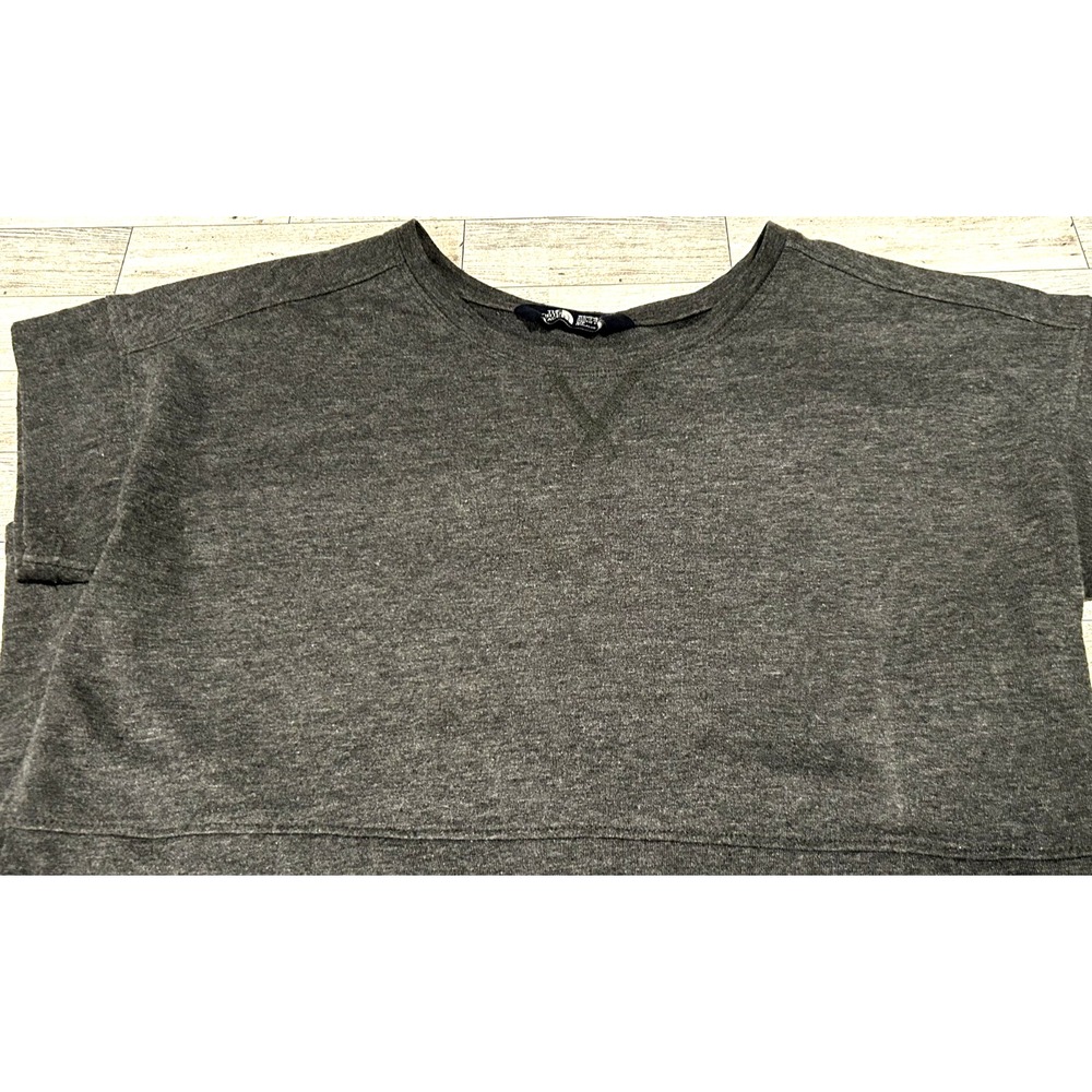The North Face Women's SMALL Workout Outdoor Shirt Gray Charcoal Front‎ Pockets